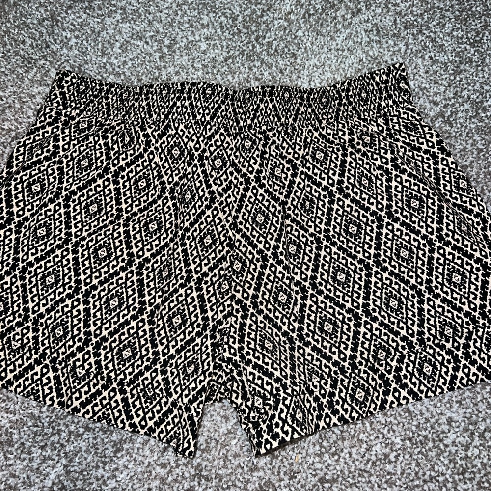 Shorts - Picture 2 of 3